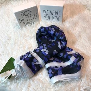 Brand New!! Kate Spade Hydrangea Oblong Scarft